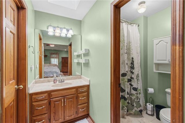 4021 Country Squire Road, Oak Grove, MO 64075