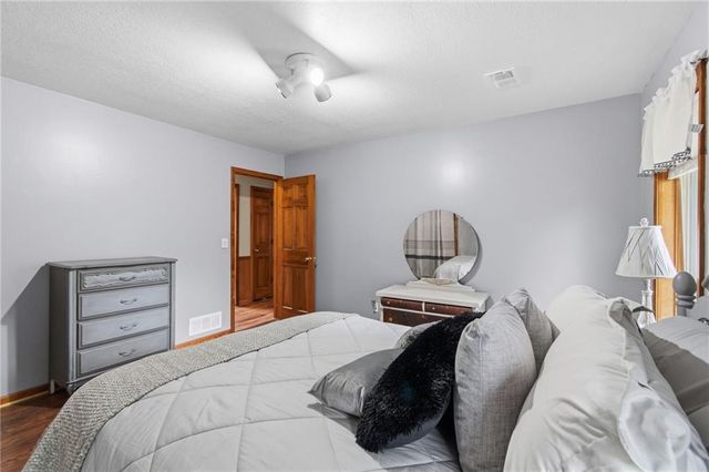 4021 Country Squire Road, Oak Grove, MO 64075