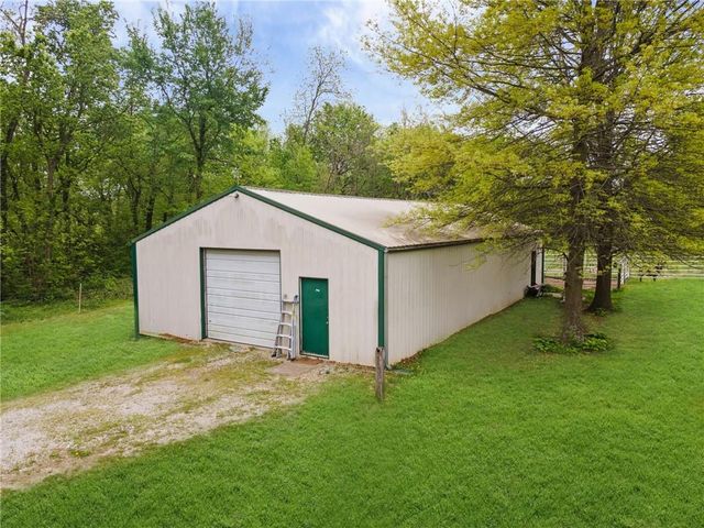 4021 Country Squire Road, Oak Grove, MO 64075