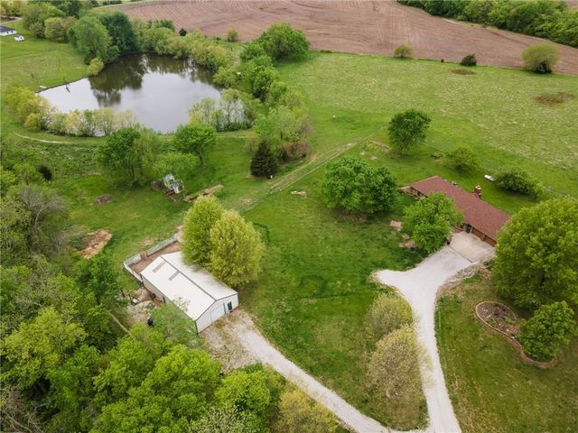 4021 Country Squire Road, Oak Grove, MO 64075