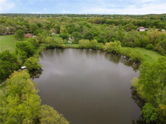 4021 Country Squire Road, Oak Grove, MO 64075