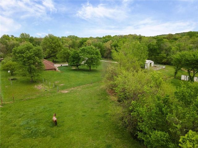 4021 Country Squire Road, Oak Grove, MO 64075