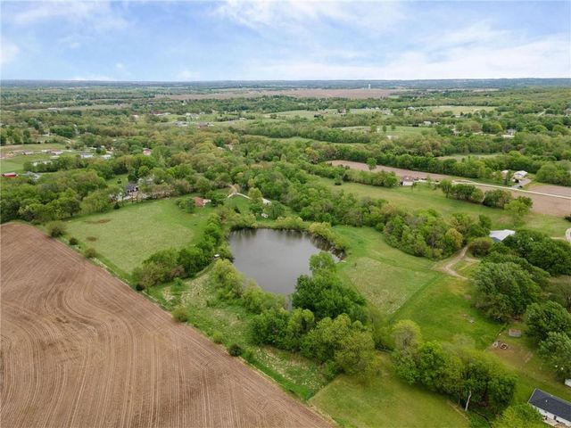 4021 Country Squire Road, Oak Grove, MO 64075