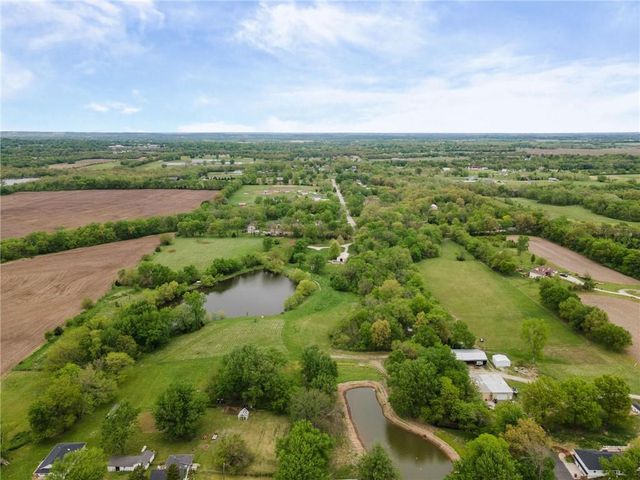 4021 Country Squire Road, Oak Grove, MO 64075