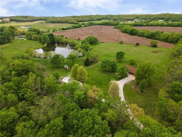 4021 Country Squire Road, Oak Grove, MO 64075