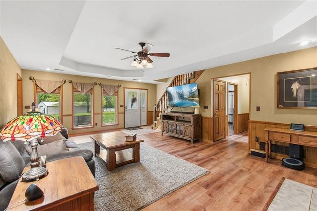 4021 Country Squire Road, Oak Grove, MO 64075