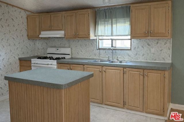 6288 Maricopa Road, Phelan, CA 92371