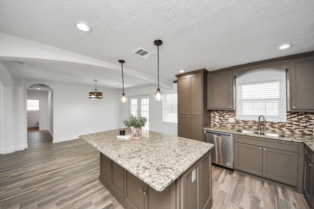 11410 Rockford Drive, Houston, TX 77048