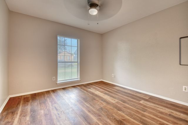 327 Southerland Avenue, Mesquite, TX 75150