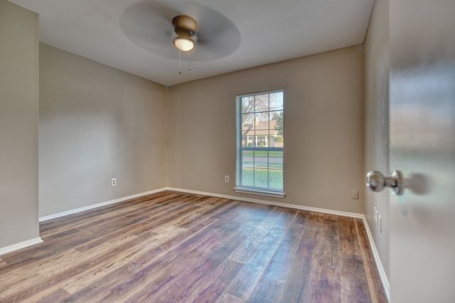327 Southerland Avenue, Mesquite, TX 75150