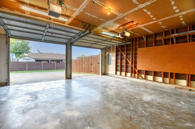 327 Southerland Avenue, Mesquite, TX 75150