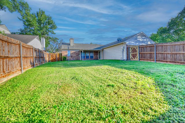 327 Southerland Avenue, Mesquite, TX 75150