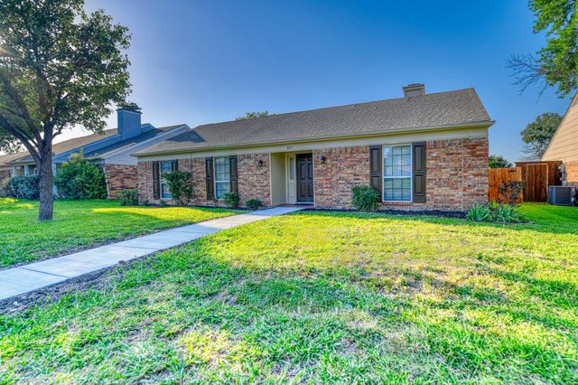 327 Southerland Avenue, Mesquite, TX 75150