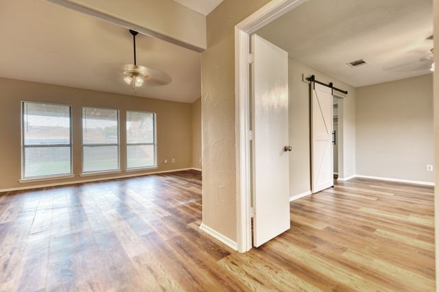 327 Southerland Avenue, Mesquite, TX 75150