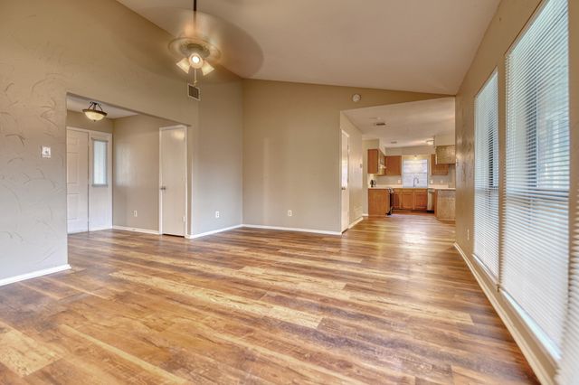 327 Southerland Avenue, Mesquite, TX 75150