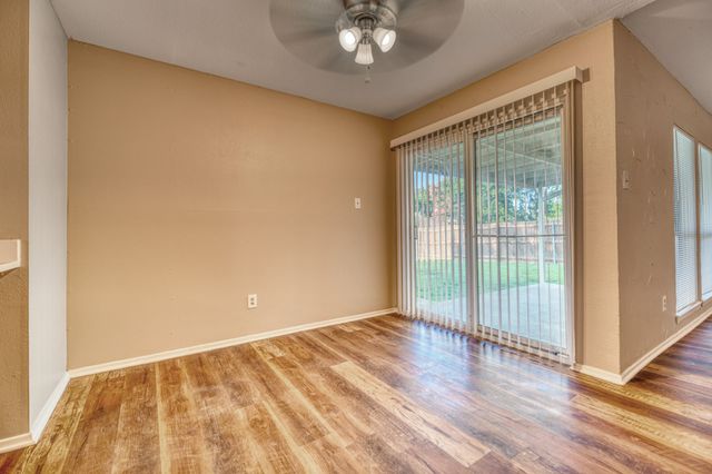 327 Southerland Avenue, Mesquite, TX 75150