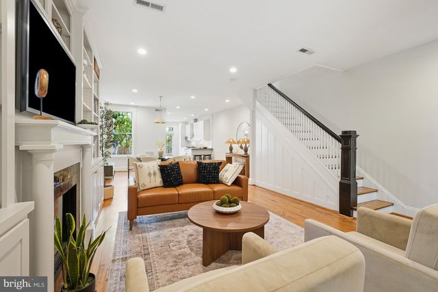 117 3RD ST NE, Washington, DC 20002