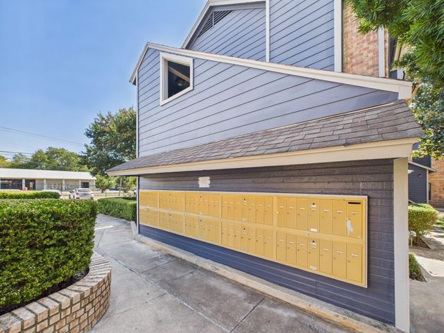 2500 Burleson RD 201, Austin, TX 78741