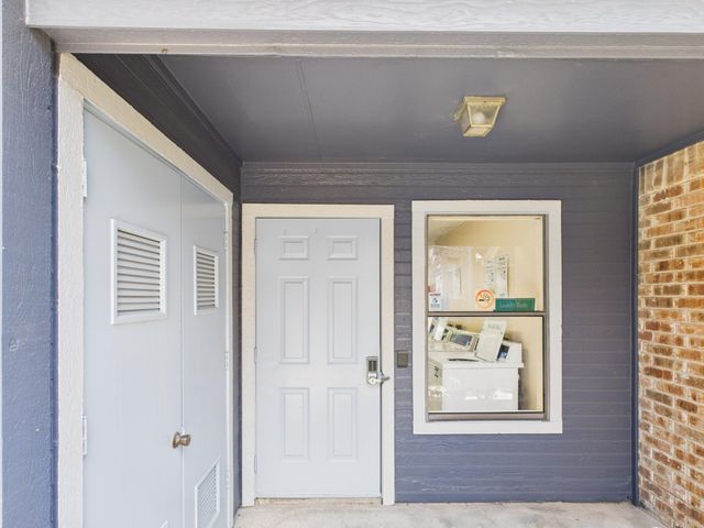 2500 Burleson RD 201, Austin, TX 78741