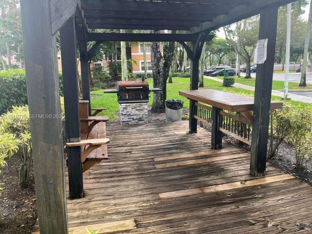 8801 Wiles Rd 306, Coral Springs, FL 33067