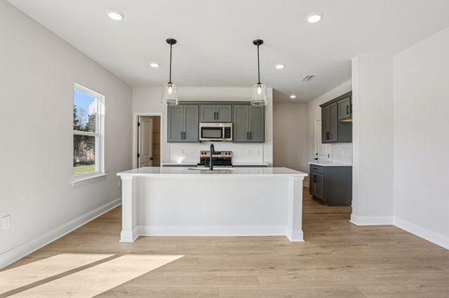 132 Dahlia Dr, La Vergne, TN 37086