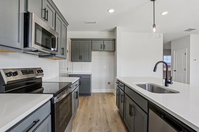 132 Dahlia Dr, La Vergne, TN 37086