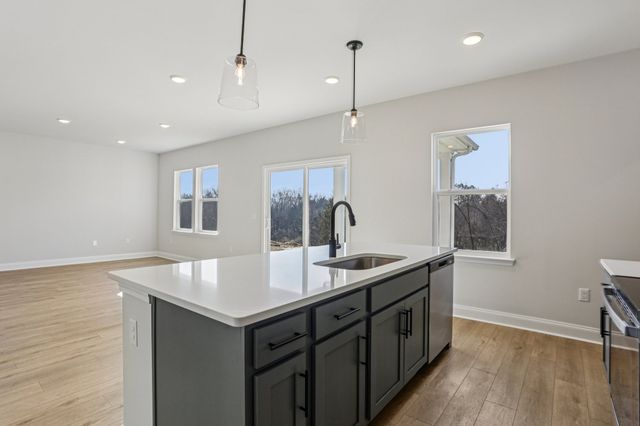 132 Dahlia Dr, La Vergne, TN 37086