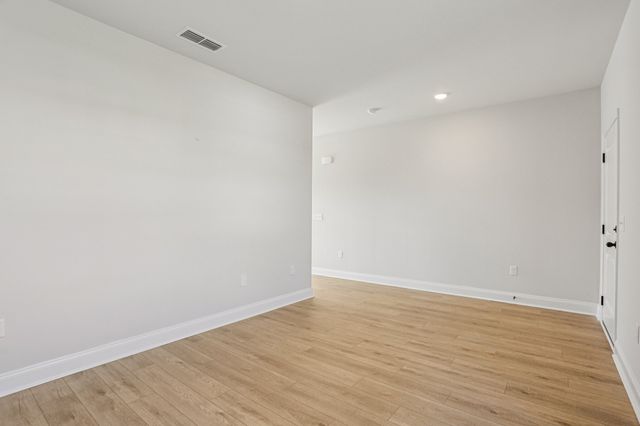 132 Dahlia Dr, La Vergne, TN 37086