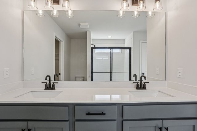 132 Dahlia Dr, La Vergne, TN 37086