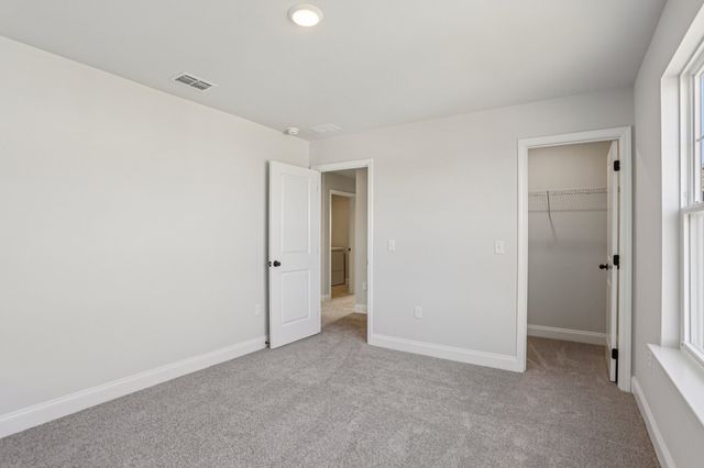 132 Dahlia Dr, La Vergne, TN 37086