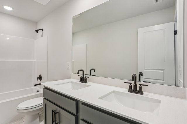 132 Dahlia Dr, La Vergne, TN 37086