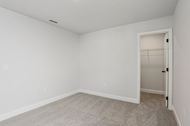 132 Dahlia Dr, La Vergne, TN 37086