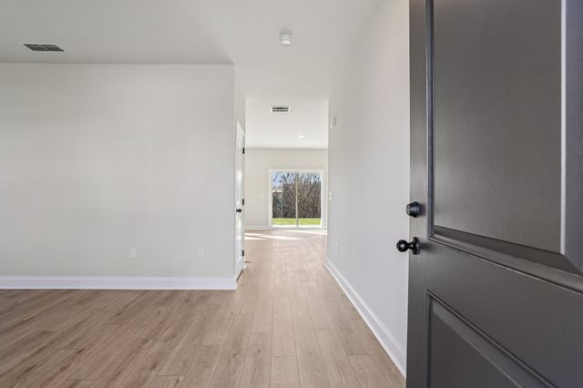 132 Dahlia Dr, La Vergne, TN 37086