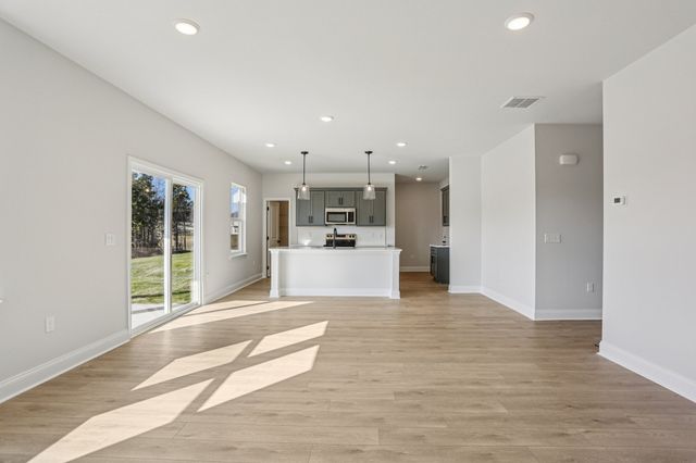 132 Dahlia Dr, La Vergne, TN 37086