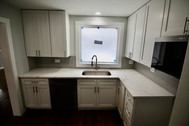 10030 S Luella Avenue, Chicago, IL 60617