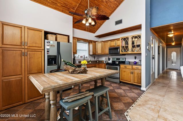 121 Edwards Drive, Pass Christian, MS 39571