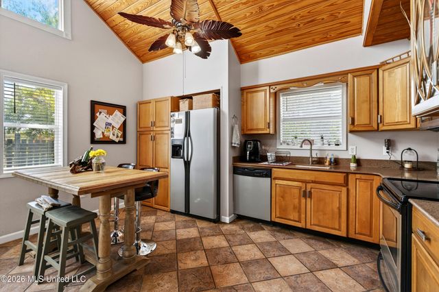 121 Edwards Drive, Pass Christian, MS 39571