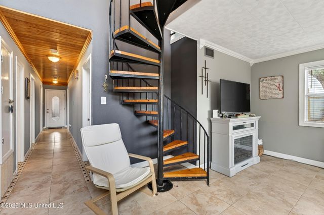 121 Edwards Drive, Pass Christian, MS 39571