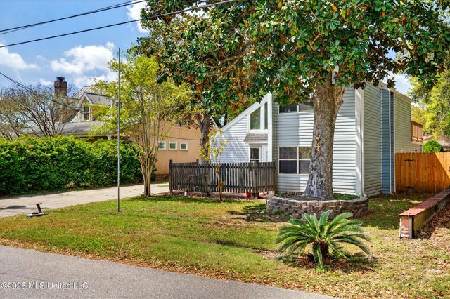 121 Edwards Drive, Pass Christian, MS 39571