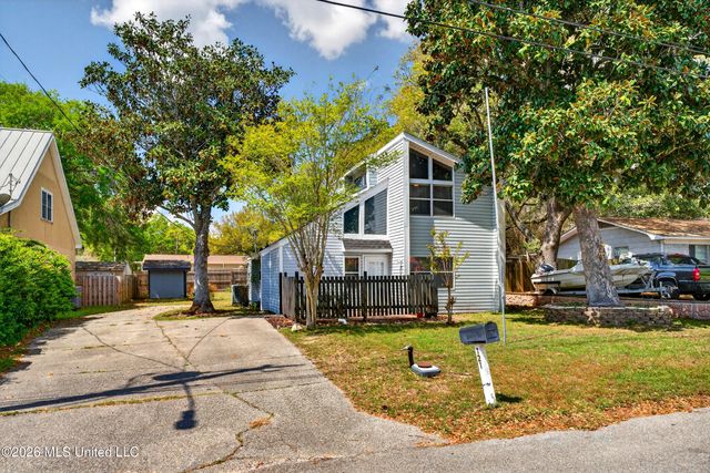 121 Edwards Drive, Pass Christian, MS 39571