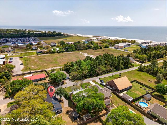 121 Edwards Drive, Pass Christian, MS 39571