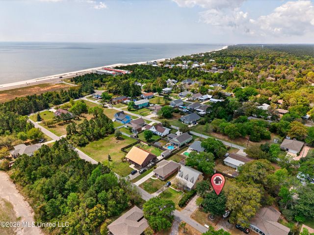 121 Edwards Drive, Pass Christian, MS 39571