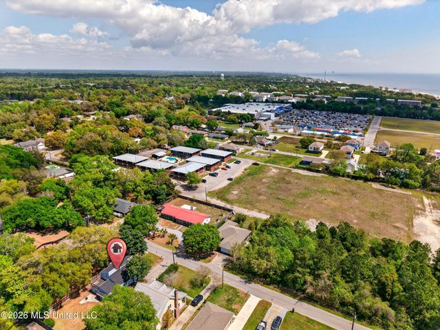 121 Edwards Drive, Pass Christian, MS 39571