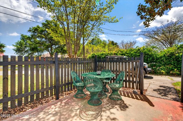 121 Edwards Drive, Pass Christian, MS 39571