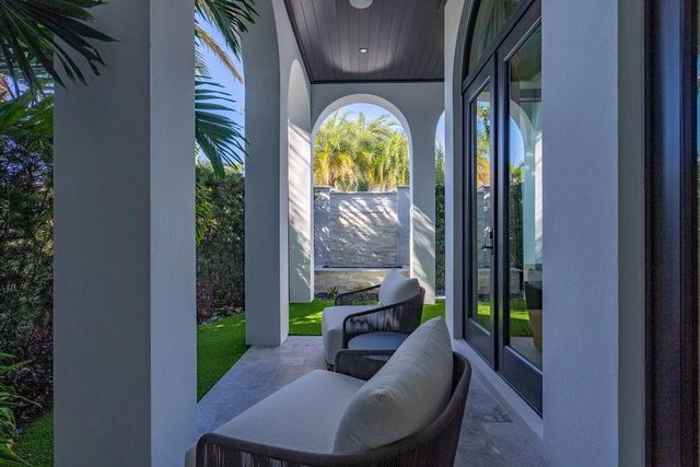 2457 NE 26th Street, Lighthouse Point, FL 33064