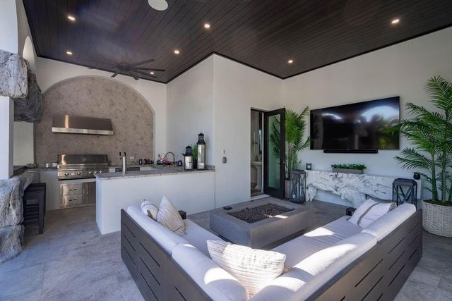 2457 NE 26th Street, Lighthouse Point, FL 33064