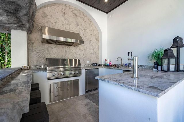 2457 NE 26th Street, Lighthouse Point, FL 33064