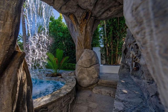 2457 NE 26th Street, Lighthouse Point, FL 33064