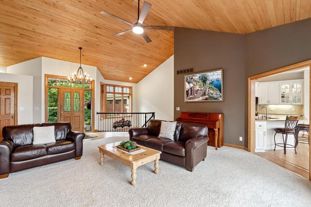 N61W37631 Parkview DRIVE, Oconomowoc, WI 53066