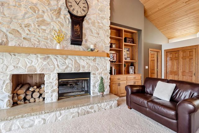 N61W37631 Parkview DRIVE, Oconomowoc, WI 53066